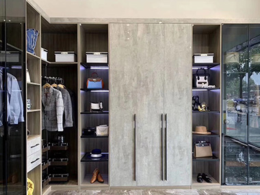 极简轻奢衣帽间效果